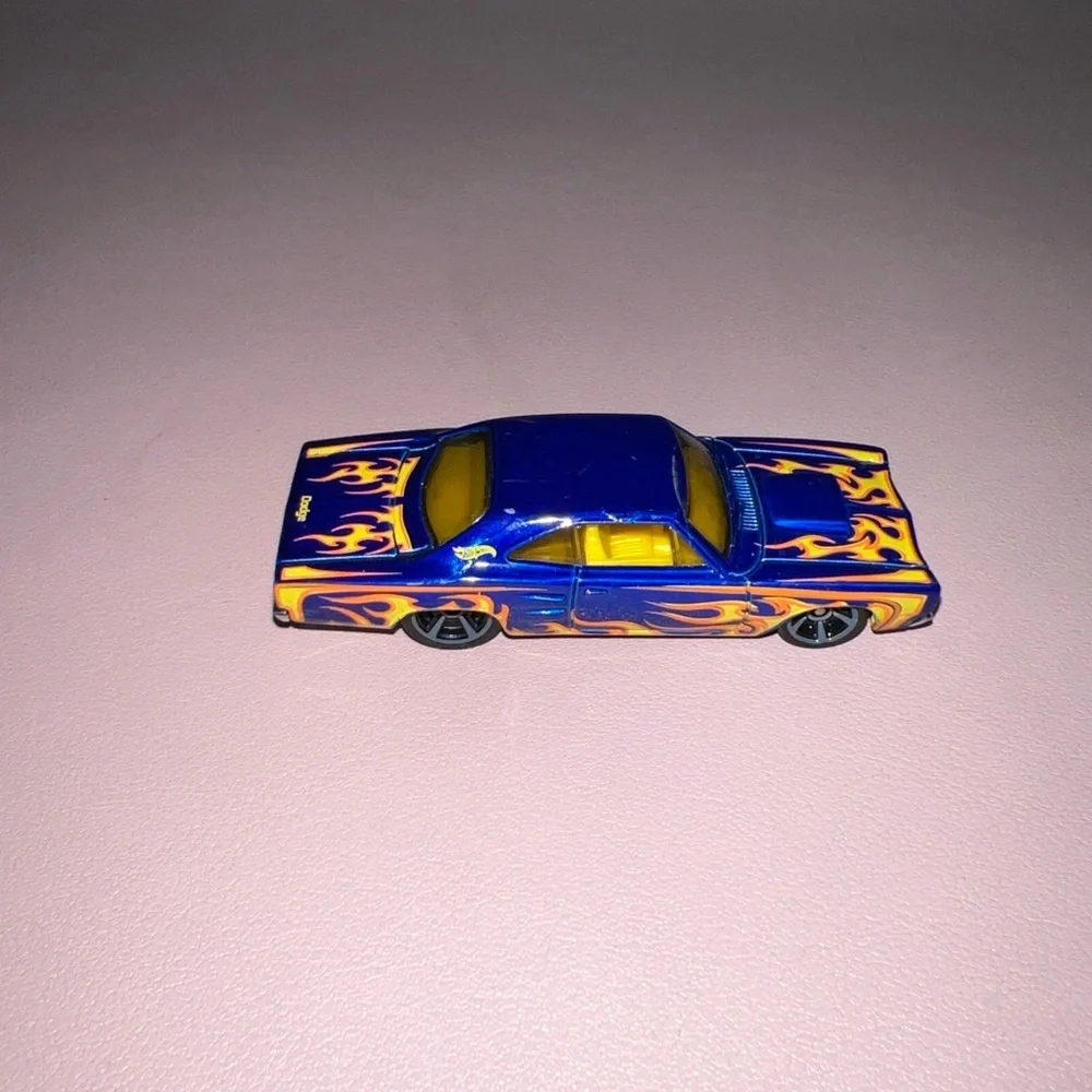 Hot Wheels Heat Fleet '69 Dodge Coronet Superbee Blue Flames